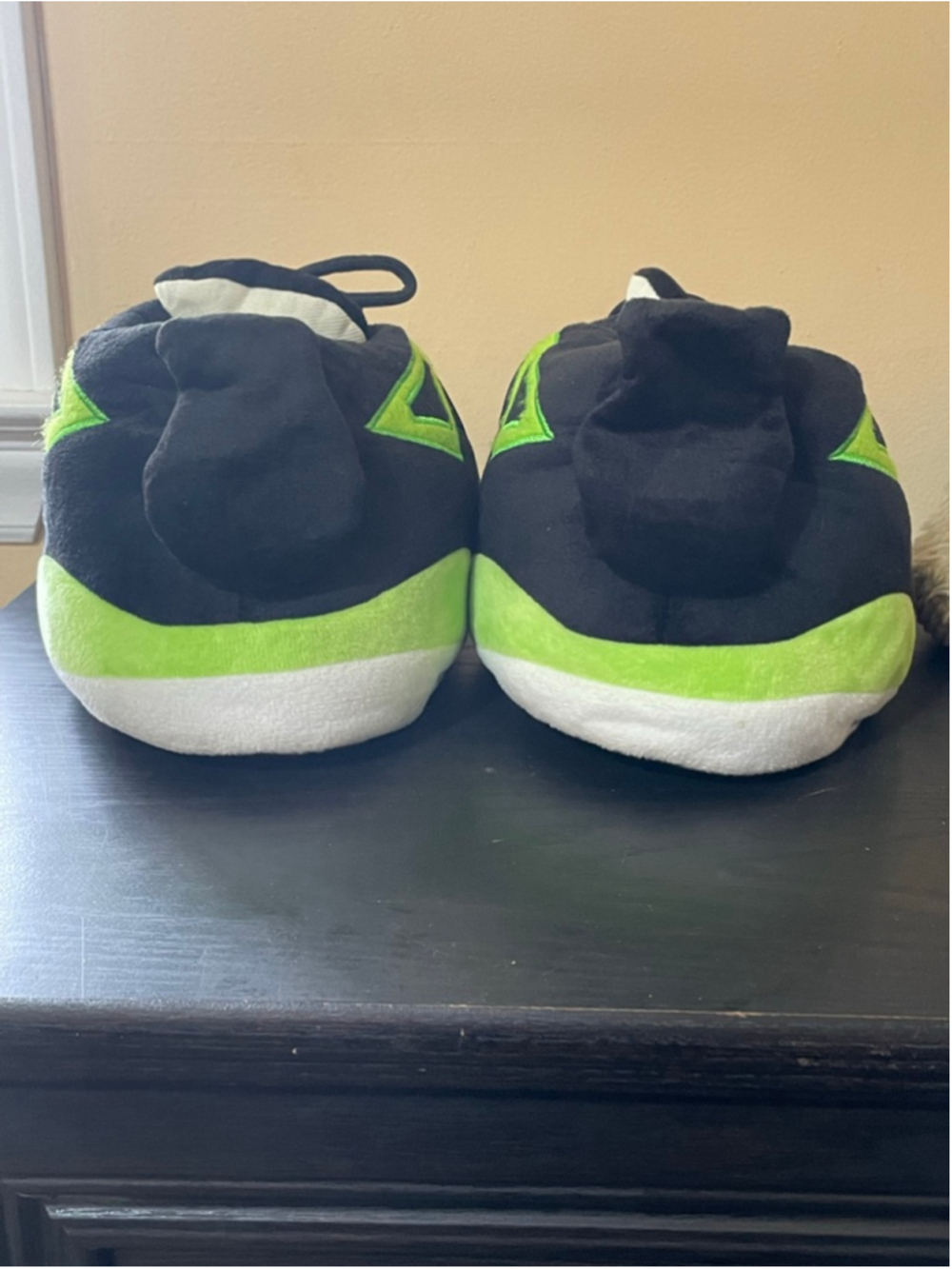 Unisex sneaker Slippers Black Green one size fits most - Picture 5 of 7